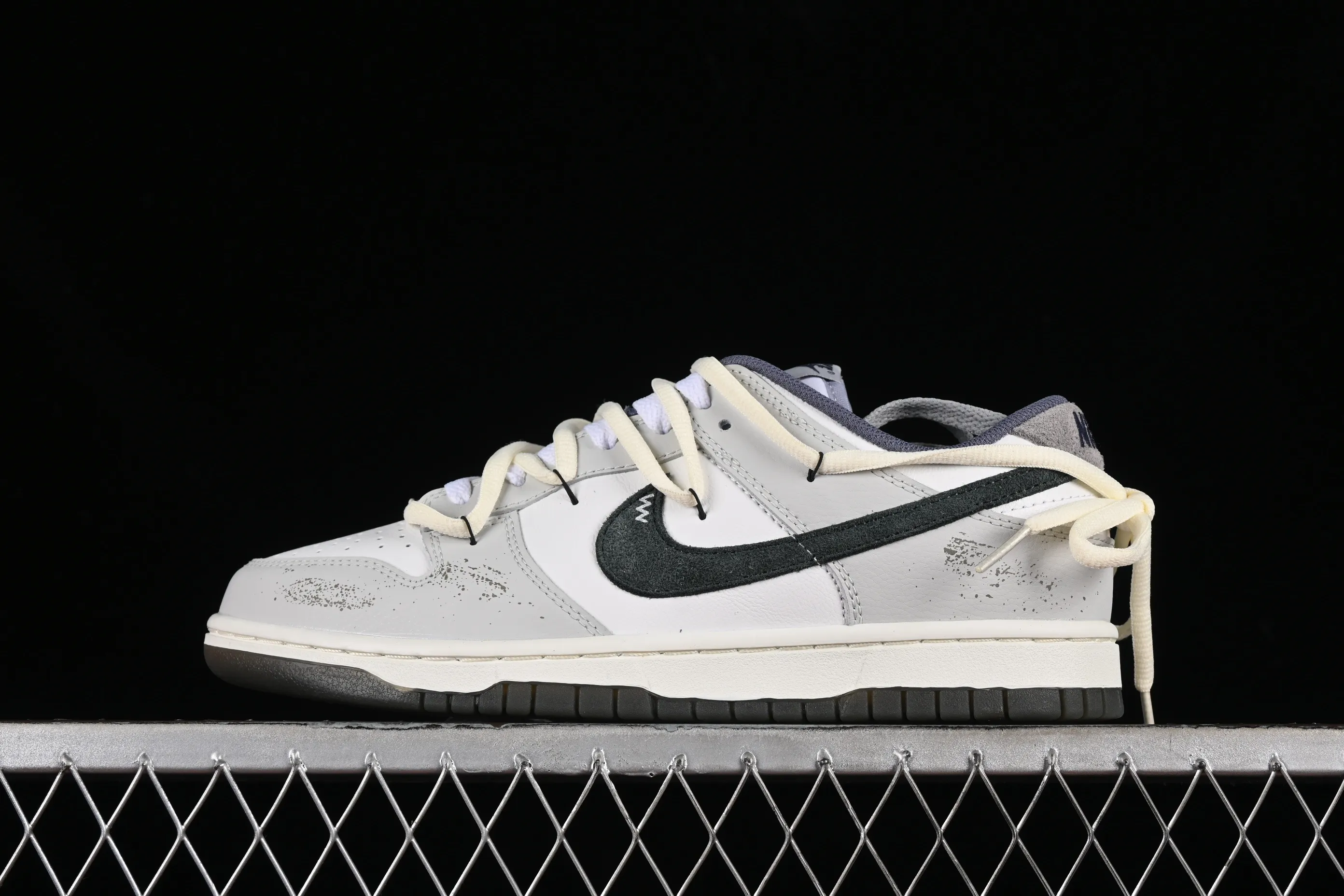 All Categories Nk SB Dunk Series Nk SB Dunk Low Low-top sneakers Nk Dunk Low SE Bubble Jellyfish Gray Island SB strap low-top casual sneakers FJ4188-100